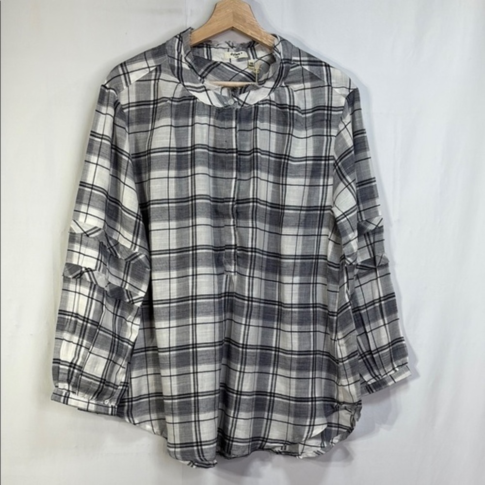 🧮 nwt Dylan Reese white blue plaid Blouse long sleeve ruffled mandarin collar